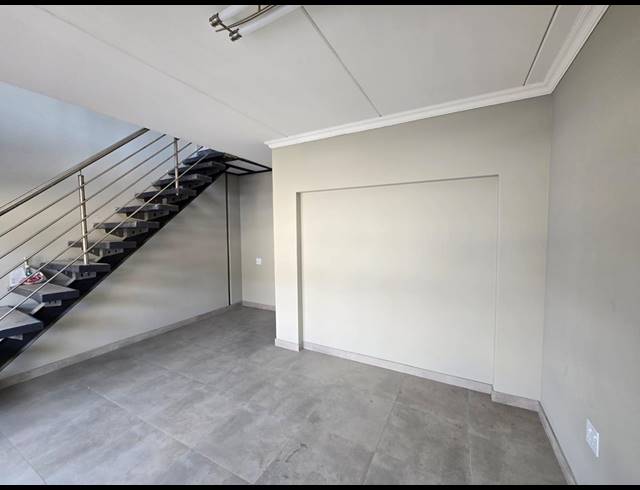 350M² WAREHOUSE TO LET IN CLEVELAND